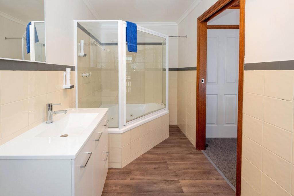 Kitty'S Cottages - Managed By Big4 Strahan Holiday Retreat Eksteriør bilde