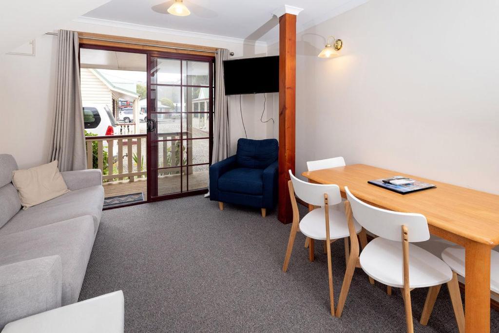 Kitty'S Cottages - Managed By Big4 Strahan Holiday Retreat Eksteriør bilde