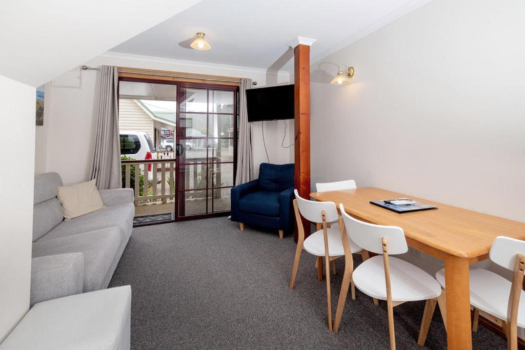 Kitty'S Cottages - Managed By Big4 Strahan Holiday Retreat Eksteriør bilde